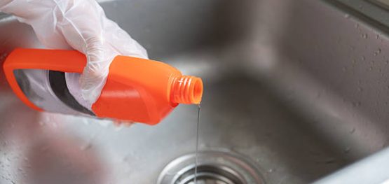 Как с помощью химикатов эффективно прочистить канализационные трубы